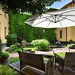Hradbova Old Town & Hotel