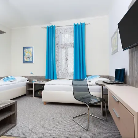 Hradbova Old Town & Отель