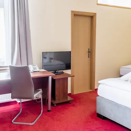 Hradbova Old Town & Отель