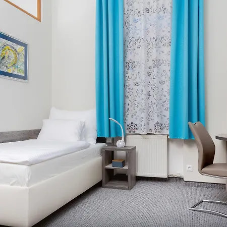 Hradbova Old Town & Отель