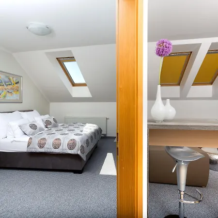 Отель Hradbova Old Town &