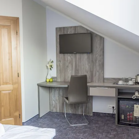 Hradbova Old Town & מלון 3*