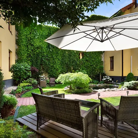 Hradbova Old Town & Otel