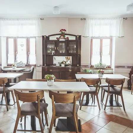 מלון Hradbova Old Town & 3*