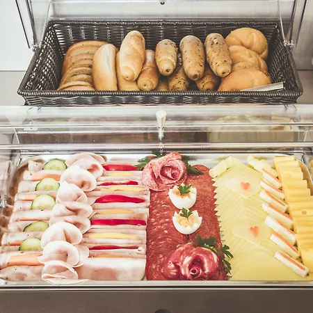 Hradbova Old Town & Отель Кошице