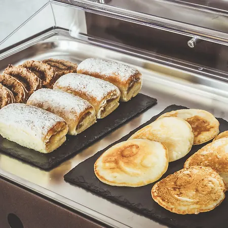 Hradbova Old Town & Отель