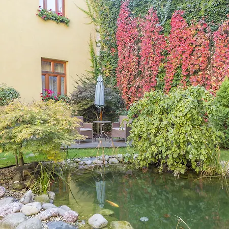 מלון Hradbova Old Town & 3*