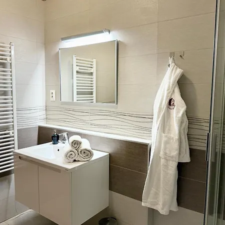 Hradbova Old Town & Отель