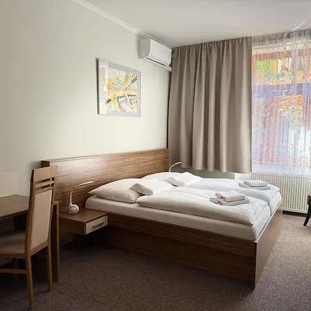 Hradbova Old Town & Отель Кошице