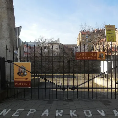 Hradbova Old Town & Отель Кошице