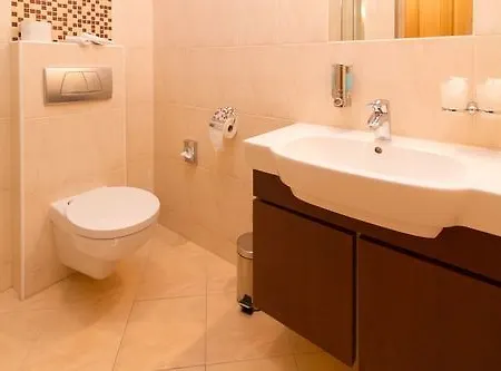 Hradbova & Hotel 3*