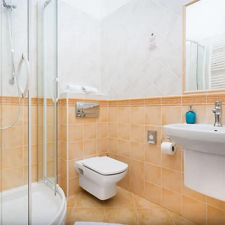 Hotel Hradbova & 3*