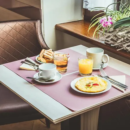 Hotel Hradbova & 3*