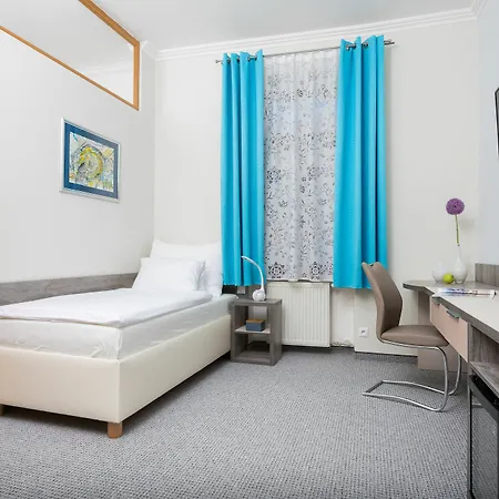 Hotel Hradbova & 3*
