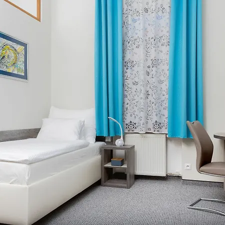 Hradbova & Hotel 3*