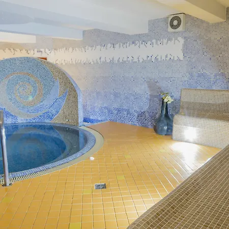 Hradbova & Hotel 3*
